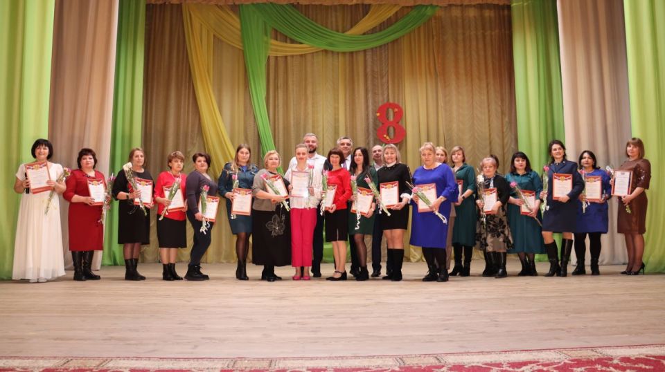 В Макеевке отметили 8 Марта в Дворце культуры им. В. Г. Кирсановой В Макеевке отметили 8 Марта в Дворце культуры им. В. Г. Кирсановой