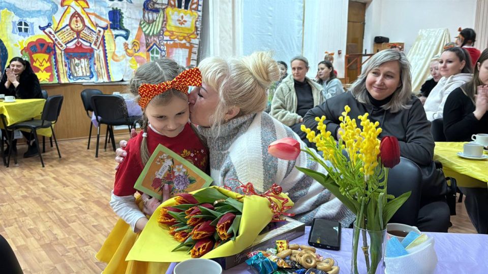 В преддверии 8 Марта в ДК им. Т.Г. Шевченко по инициативе председателя Совета женщин Куйбышевского района г. Донецка, члена Общественного Совета муниципального округа Донецк, директора ДК Натальи Такташёвой прошёл... В преддверии 8 Марта в ДК им. Т.Г. Шевченко по инициативе председателя Совета женщин Куйбышевского района г. Донецка, члена Общественного Совета муниципального округа Донецк, директора ДК Натальи Такташёвой прошёл...