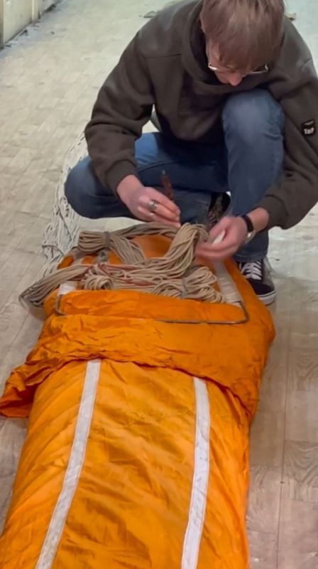 Юнармейцы знакомятся с азами парашютного спорта Юнармейцы знакомятся с азами парашютного спорта