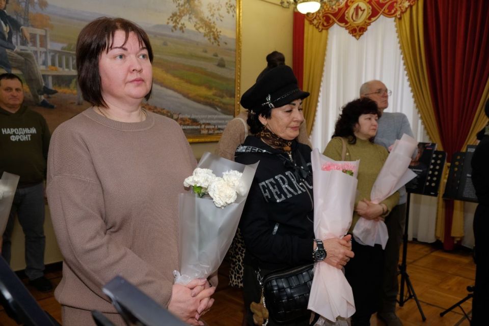 Екатерина Мартьянова: Вчера мы провели трогательную акцию «Цветы мамам Героев» от Женского движения «Единой России» Екатерина Мартьянова: Вчера мы провели трогательную акцию «Цветы мамам Героев» от Женского движения «Единой России»
