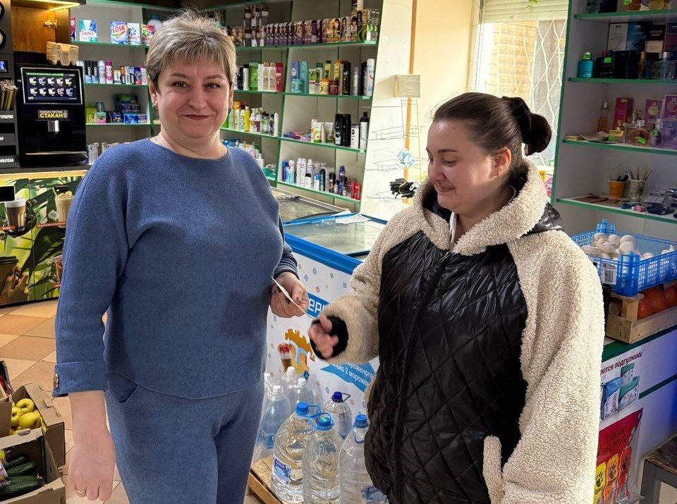 В Амвросиевке прошла поздравительная акция к 8 марта В Амвросиевке прошла поздравительная акция к 8 марта