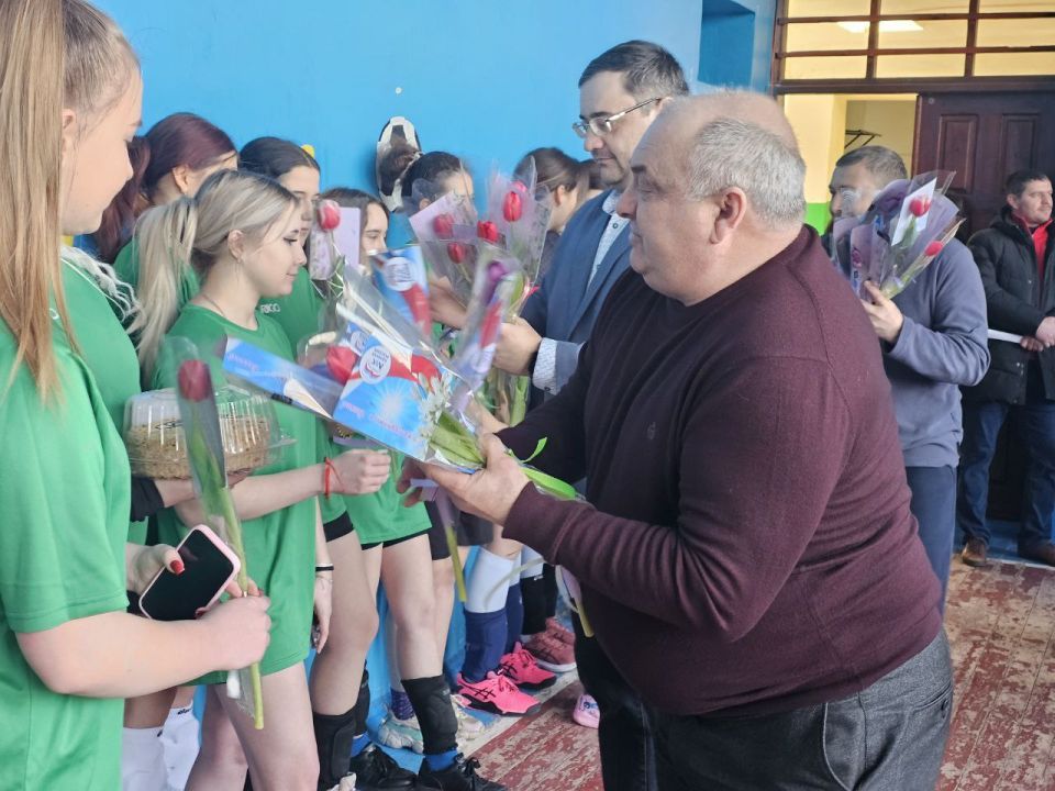 Сегодня в пгт. Ялта на базах сразу двух школ — ГБОУ «Ялтинская школа №2» и ГБОУ «Ялтинская школа №1» — состоялся Турнир Мангушского муниципального округа по волейболу среди женских команд, посвящённый Международному женскому... Сегодня в пгт. Ялта на базах сразу двух школ — ГБОУ «Ялтинская школа №2» и ГБОУ «Ялтинская школа №1» — состоялся Турнир Мангушского муниципального округа по волейболу среди женских команд, посвящённый Международному женскому...