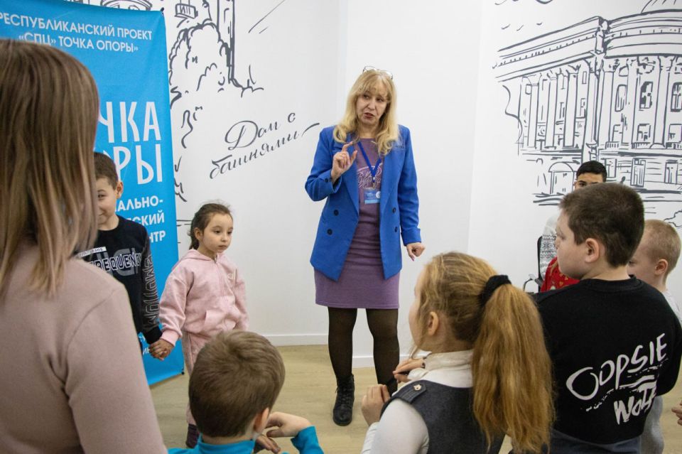 Мини-концерт для жен и матерей участников спецоперации Мини-концерт для жен и матерей участников спецоперации