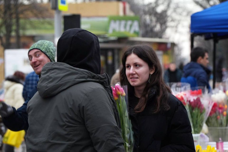 Сегодня весь день в Мариуполе царила предпраздничная атмосфера Сегодня весь день в Мариуполе царила предпраздничная атмосфера