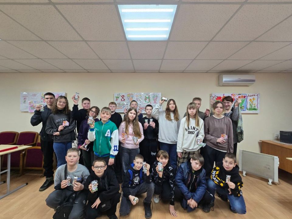7 марта, в преддверии Международного женского дня, на Донецкой детской железной дороге царила особая атмосфера 7 марта, в преддверии Международного женского дня, на Донецкой детской железной дороге царила особая атмосфера