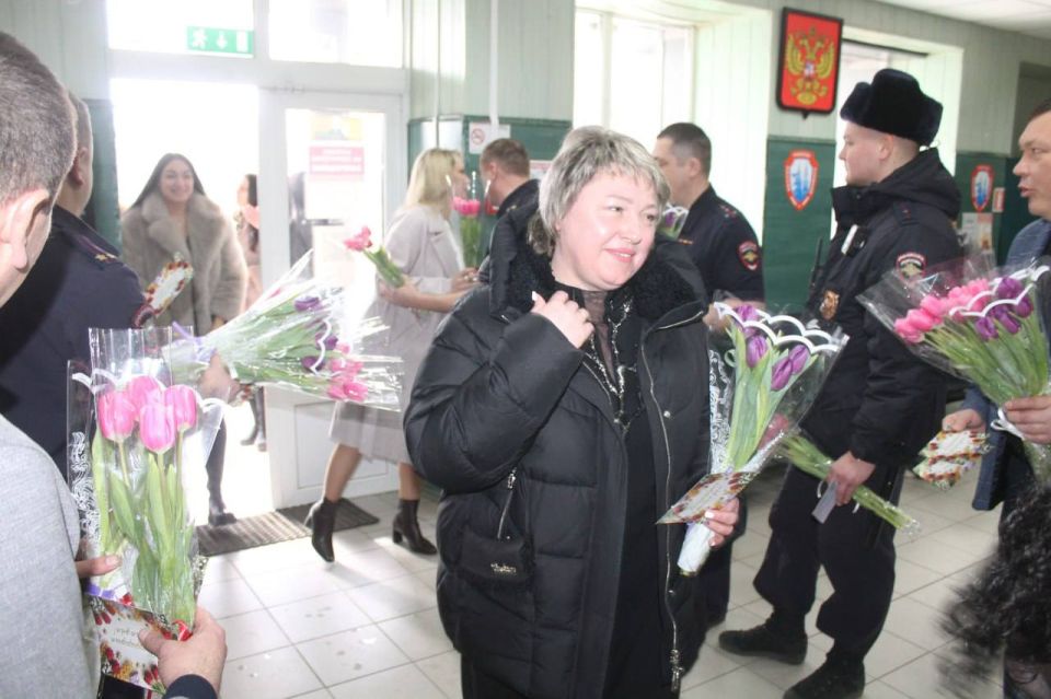 «Вам, Любимые!»: В Мангушском округе поздравили женщин с праздником весны «Вам, Любимые!»: В Мангушском округе поздравили женщин с праздником весны
