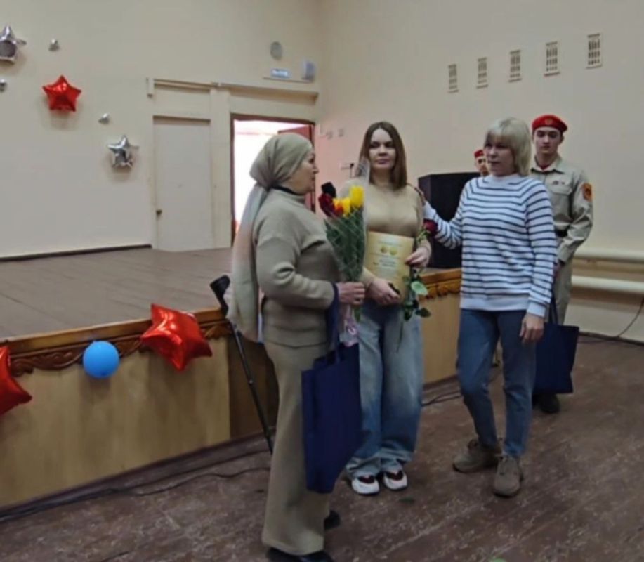 «Цветы мамам Героев»: трогательная акция 8 марта в Горловке «Цветы мамам Героев»: трогательная акция 8 марта в Горловке