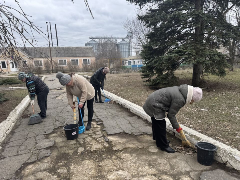 В Старобешевском округе прошли субботники В Старобешевском округе прошли субботники
