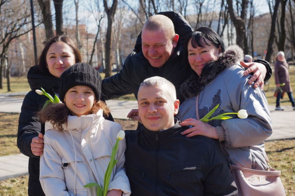 Жители Донецка сегодня обнимали весну Жители Донецка сегодня обнимали весну