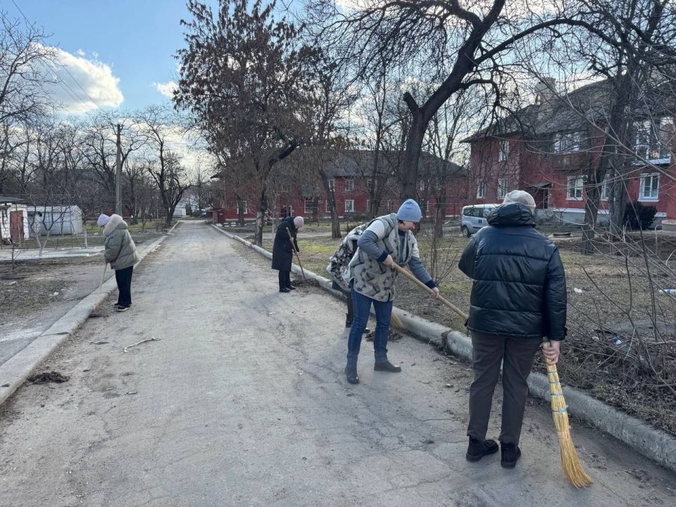 В Старобешевском округе прошли субботники В Старобешевском округе прошли субботники