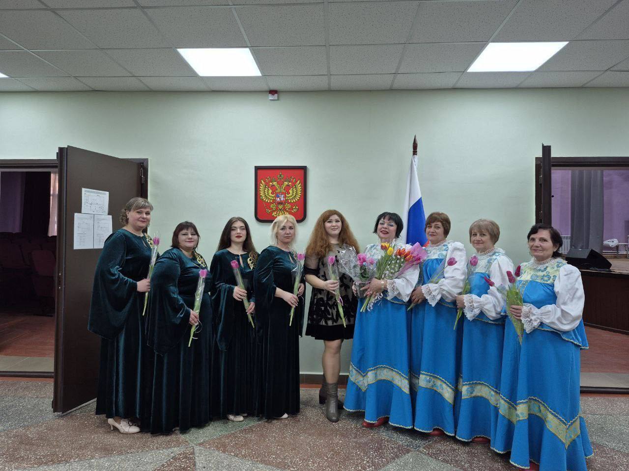 «Вам, Любимые!»: В Мангушском округе поздравили женщин с праздником весны «Вам, Любимые!»: В Мангушском округе поздравили женщин с праздником весны