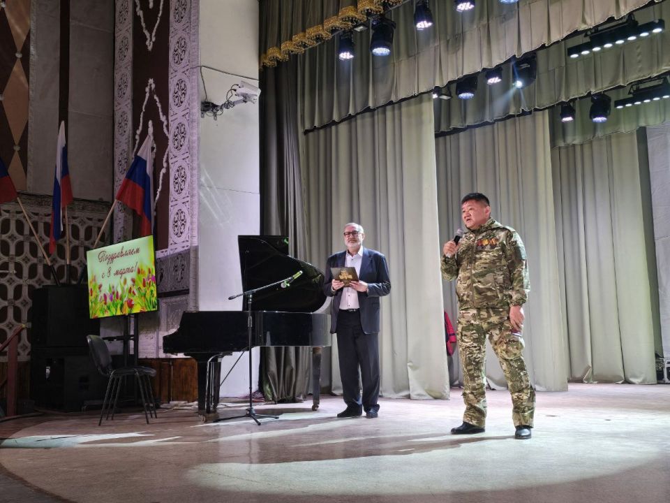 В Докучаевске прошел праздничный концерт, посвященный Международному женскому дню в рамках проекта «Крепкая семья» Единой России В Докучаевске прошел праздничный концерт, посвященный Международному женскому дню в рамках проекта «Крепкая семья» Единой России