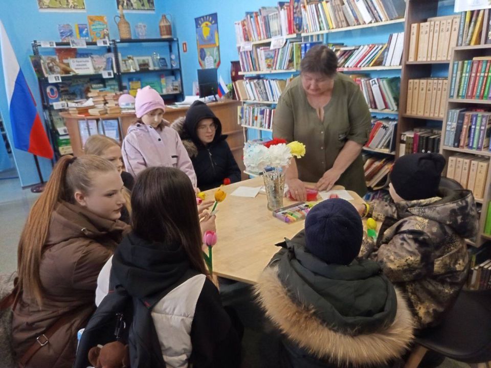 «Весенние цветы» для самых родных: в Урзуфе состоялся мастер-класс «Весенние цветы» для самых родных: в Урзуфе состоялся мастер-класс
