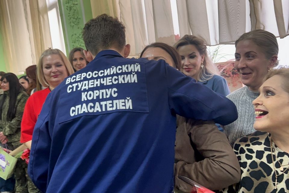 В благодарность за службу! Добровольцы Донецкого РО ВСКС присоединились к Всероссийской акции «В благодарность за службу!», чтобы лично поздравить с Международным женским днем тех, кто каждый день приближает Победу, и тех... В благодарность за службу! Добровольцы Донецкого РО ВСКС присоединились к Всероссийской акции «В благодарность за службу!», чтобы лично поздравить с Международным женским днем тех, кто каждый день приближает Победу, и тех...