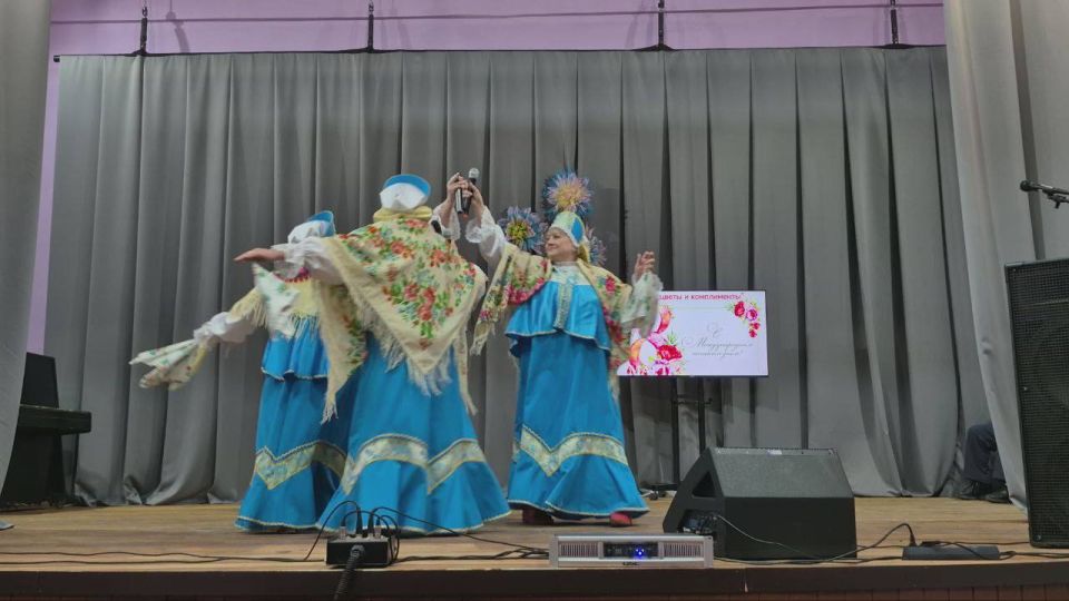 7 марта в сельском клубе Азовское состоялся праздничный концерт «Весна, Любовь и Комплименты», приуроченный к Международному женскому дню 7 марта в сельском клубе Азовское состоялся праздничный концерт «Весна, Любовь и Комплименты», приуроченный к Международному женскому дню