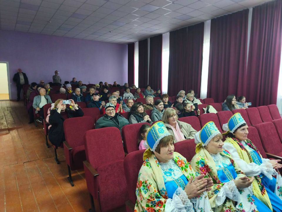 7 марта в сельском клубе Азовское состоялся праздничный концерт «Весна, Любовь и Комплименты», приуроченный к Международному женскому дню 7 марта в сельском клубе Азовское состоялся праздничный концерт «Весна, Любовь и Комплименты», приуроченный к Международному женскому дню