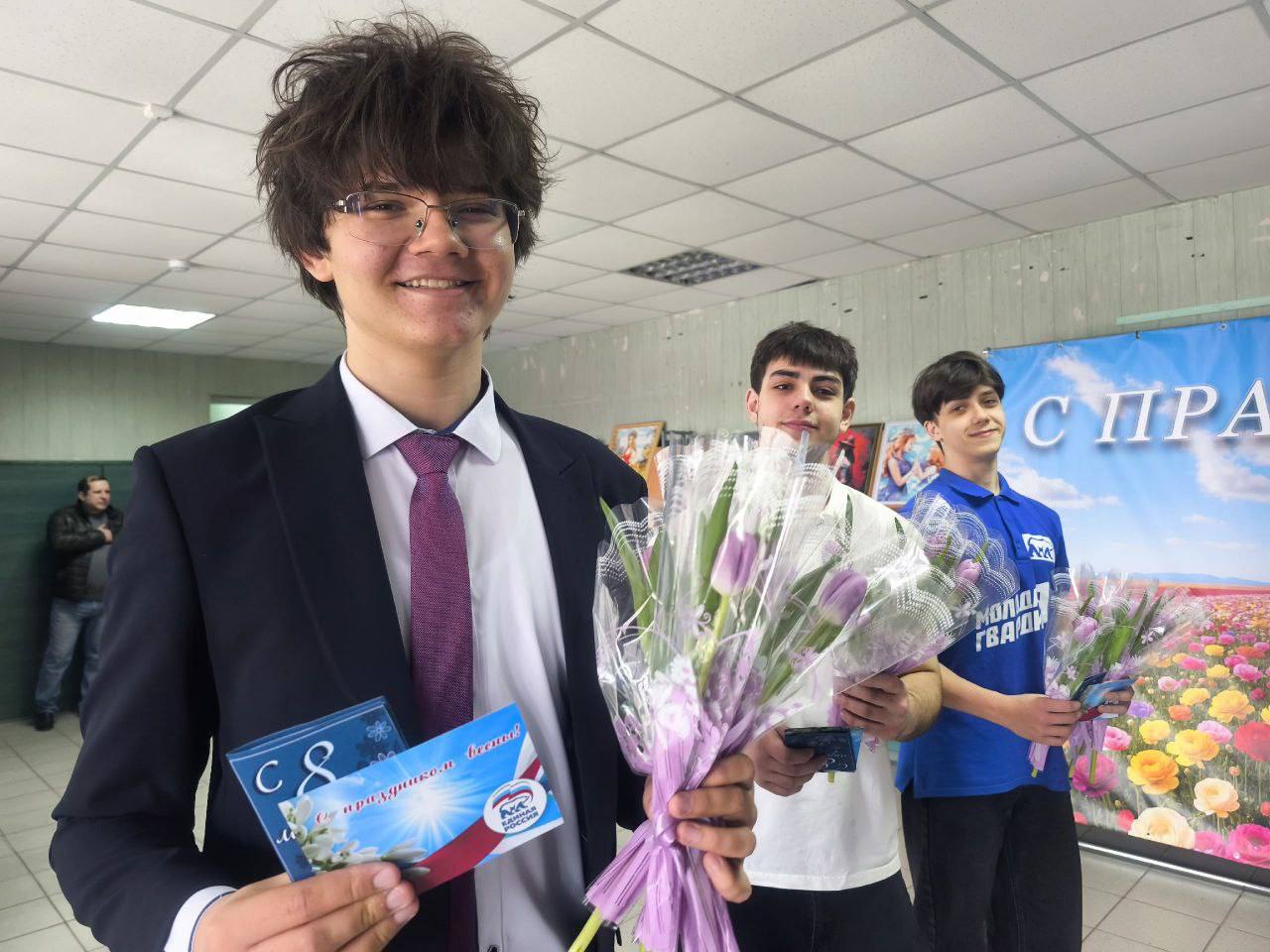 «Вам, Любимые!»: В Мангушском округе поздравили женщин с праздником весны «Вам, Любимые!»: В Мангушском округе поздравили женщин с праздником весны