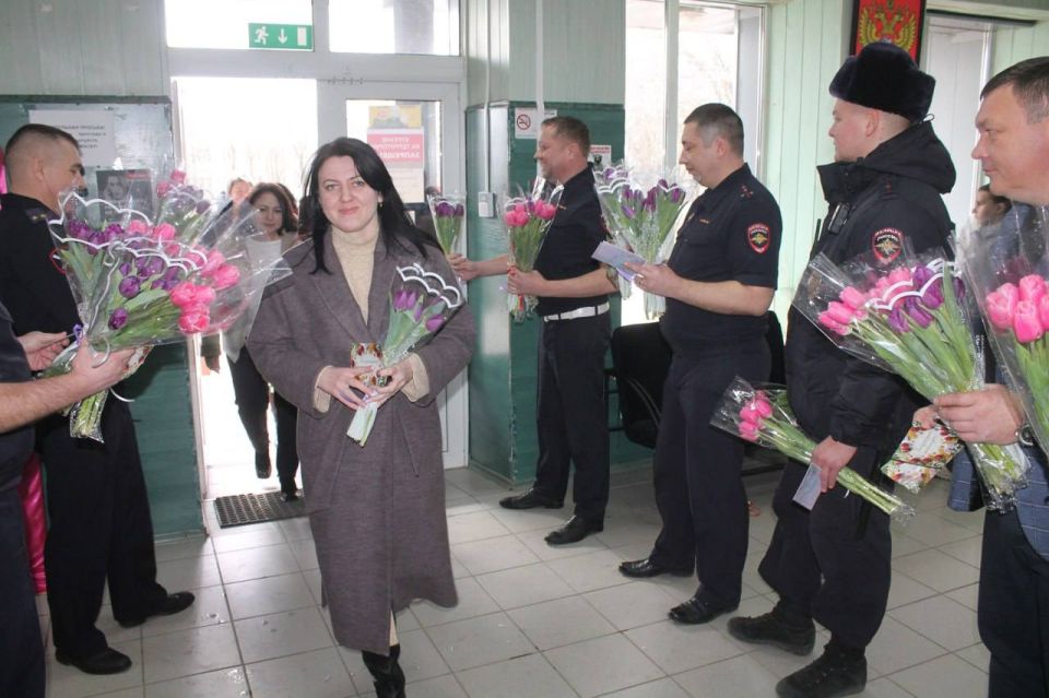 «Вам, Любимые!»: В Мангушском округе поздравили женщин с праздником весны «Вам, Любимые!»: В Мангушском округе поздравили женщин с праздником весны