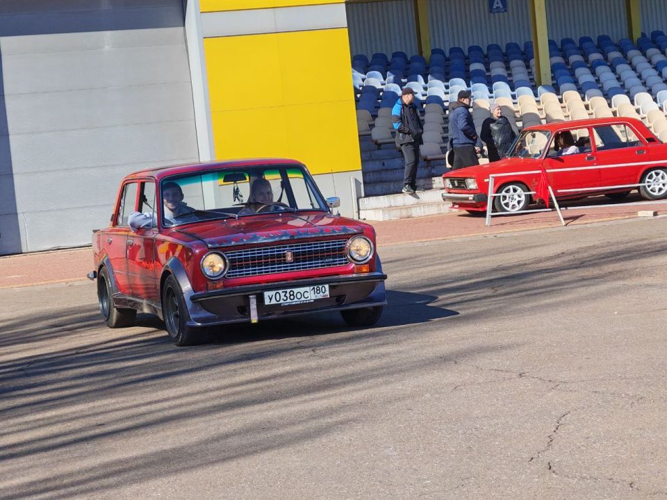 Дамы покоряют автоспорт в Енакиево Дамы покоряют автоспорт в Енакиево