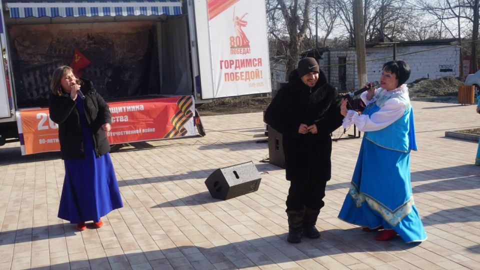 «Музыкальный букет» для жителей Ильичевского: в селе прошел праздничный концерт в рамках проекта «Культура малой родины» «Музыкальный букет» для жителей Ильичевского: в селе прошел праздничный концерт в рамках проекта «Культура малой родины»