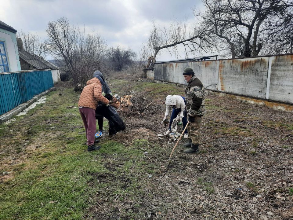 В Старобешевском округе прошли субботники В Старобешевском округе прошли субботники