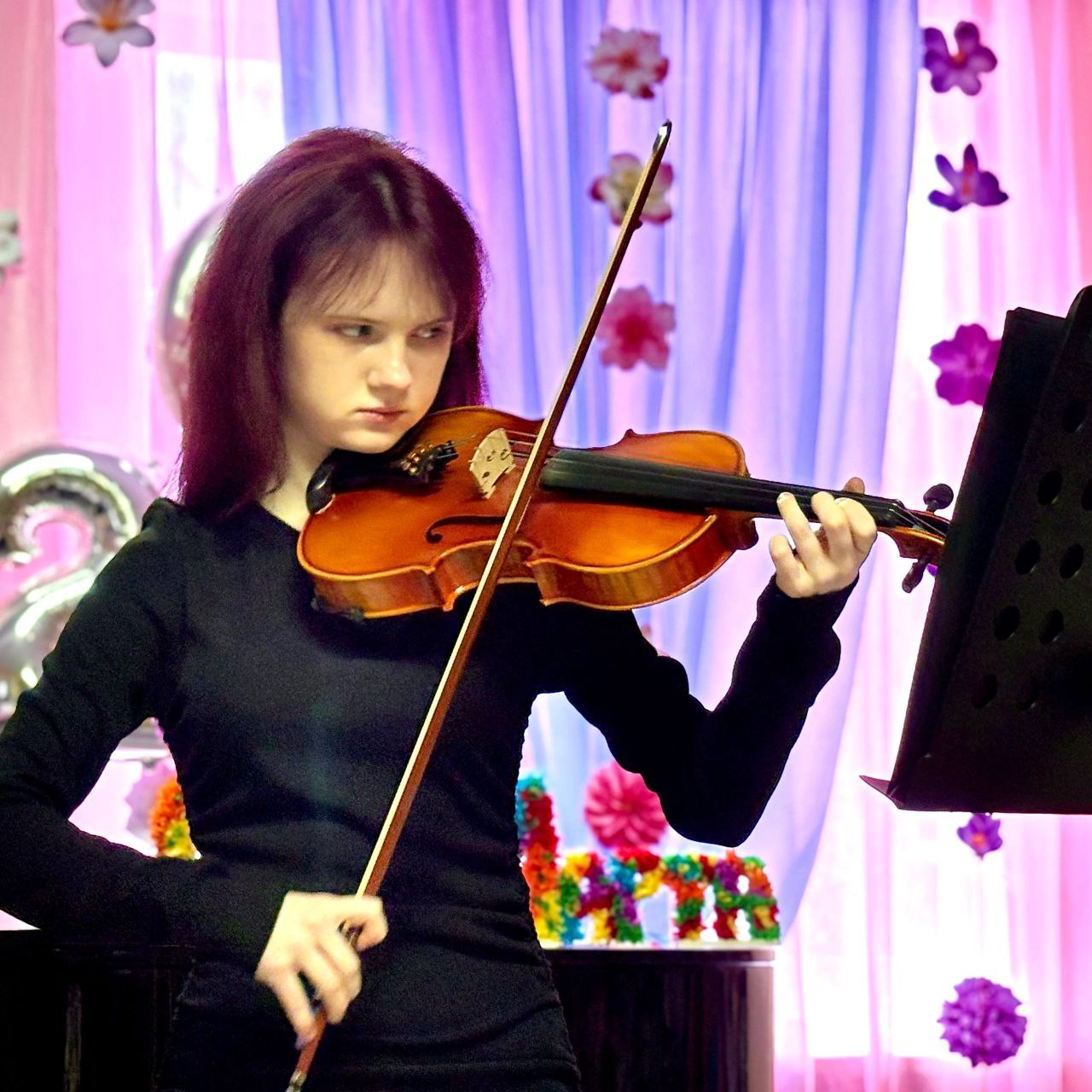 В преддверии Международного женского дня обучающиеся и преподаватели подарили слушателям «Музыкальный букет»: так называется концерт, который прошел 5 марта в нашей школе В преддверии Международного женского дня обучающиеся и преподаватели подарили слушателям «Музыкальный букет»: так называется концерт, который прошел 5 марта в нашей школе