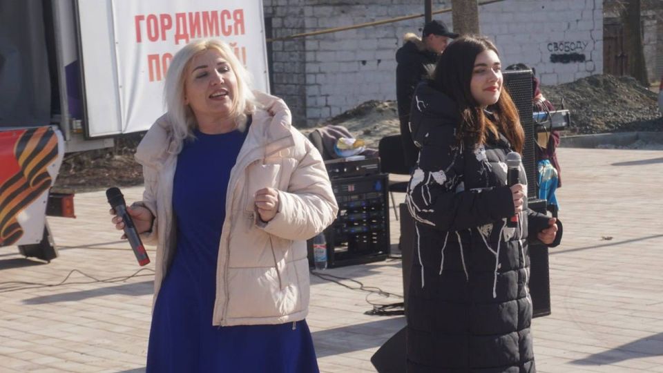 «Музыкальный букет» для жителей Ильичевского: в селе прошел праздничный концерт в рамках проекта «Культура малой родины» «Музыкальный букет» для жителей Ильичевского: в селе прошел праздничный концерт в рамках проекта «Культура малой родины»