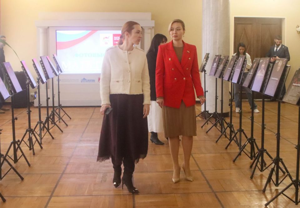 В Донецке открыли выставку «Мать Героя» В Донецке открыли выставку «Мать Героя»