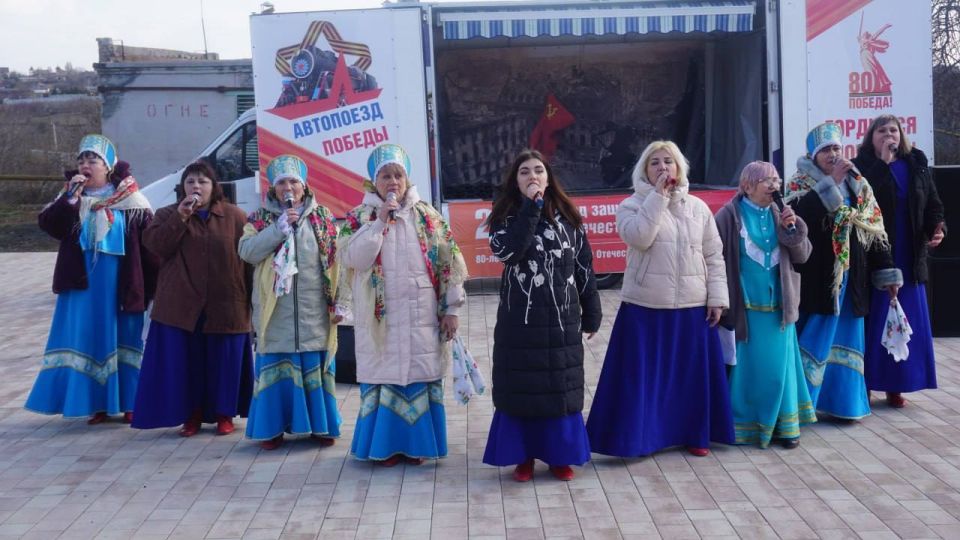 «Музыкальный букет» для жителей Ильичевского: в селе прошел праздничный концерт в рамках проекта «Культура малой родины» «Музыкальный букет» для жителей Ильичевского: в селе прошел праздничный концерт в рамках проекта «Культура малой родины»
