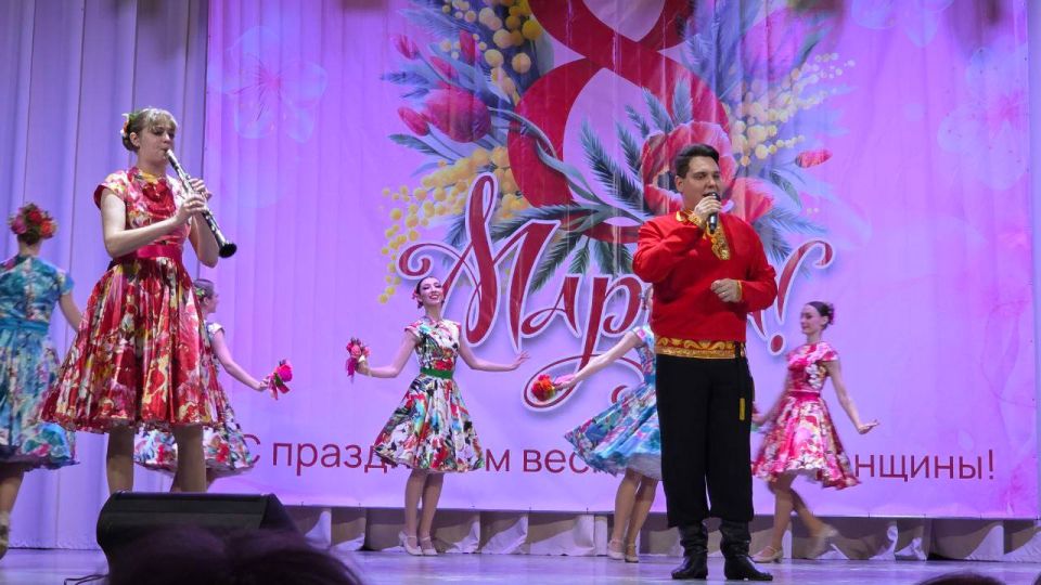 «Меня окутали теплые воспоминания»: Ансамбль «Донбасс» поздравил ветеранов и их семьи с 8 Марта ретро-программой «Меня окутали теплые воспоминания»: Ансамбль «Донбасс» поздравил ветеранов и их семьи с 8 Марта ретро-программой