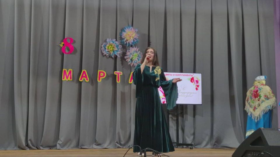 7 марта в сельском клубе Азовское состоялся праздничный концерт «Весна, Любовь и Комплименты», приуроченный к Международному женскому дню 7 марта в сельском клубе Азовское состоялся праздничный концерт «Весна, Любовь и Комплименты», приуроченный к Международному женскому дню