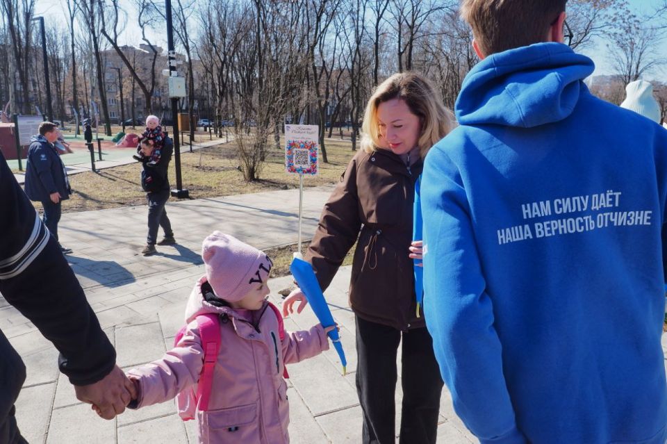 Жители Донецка сегодня обнимали весну Жители Донецка сегодня обнимали весну