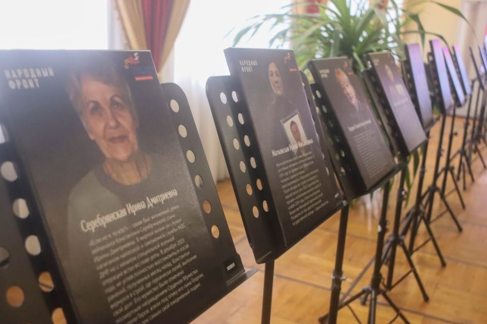 В Донецке открыли выставку «Мать Героя» В Донецке открыли выставку «Мать Героя»
