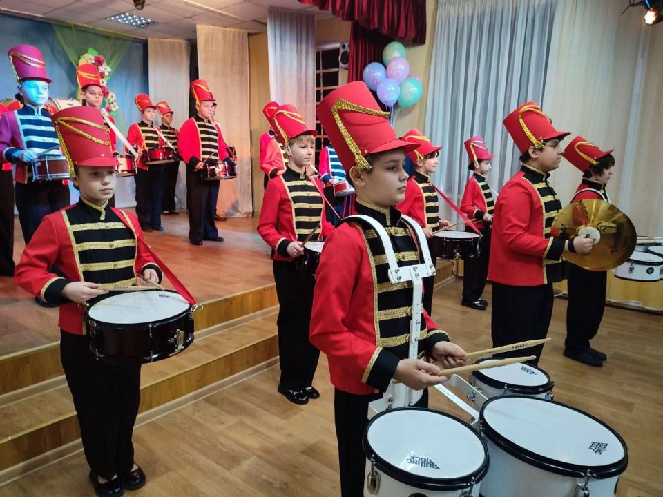 Праздничный концерт в центре детского и юношеского творчества Праздничный концерт в центре детского и юношеского творчества