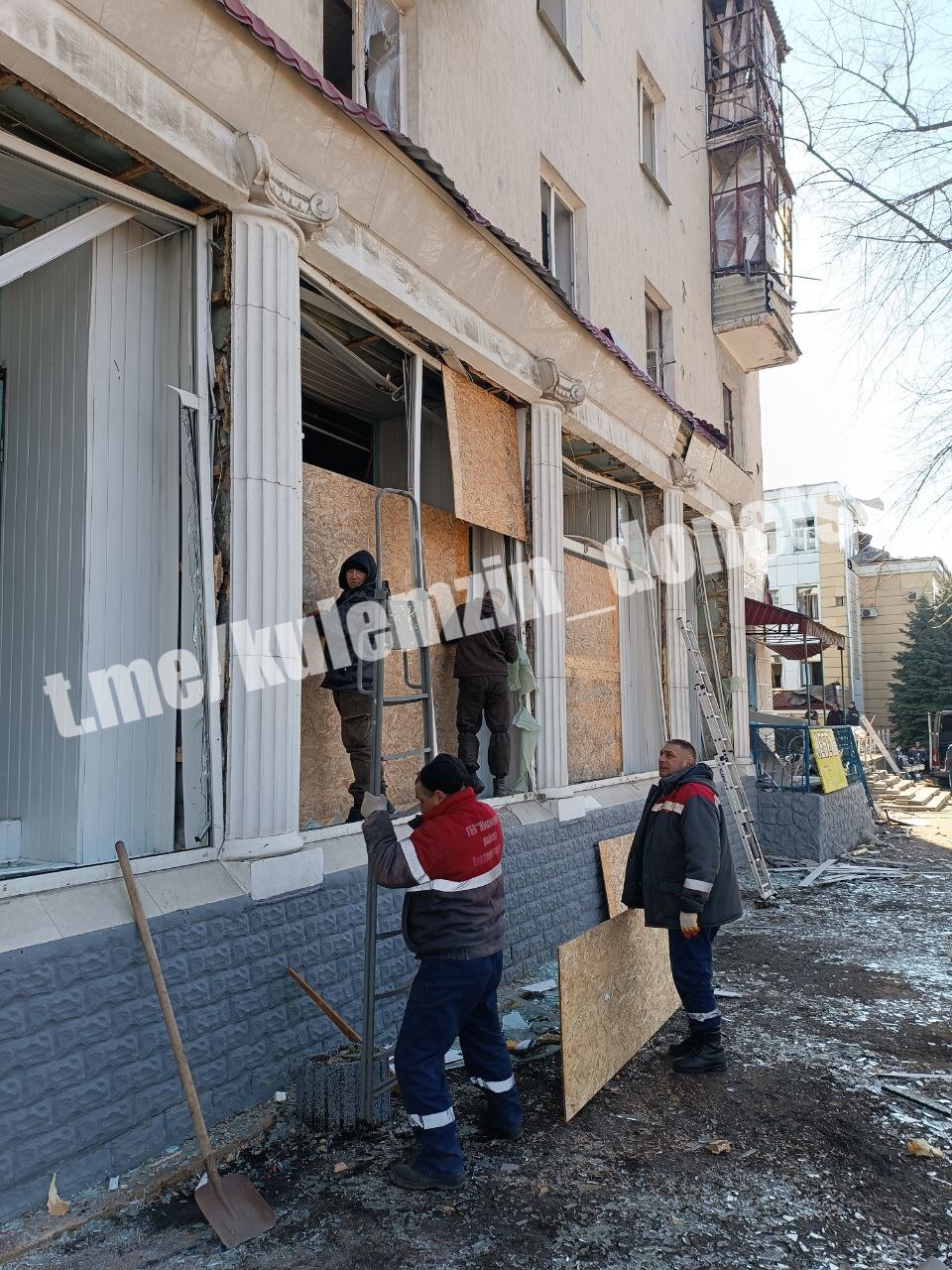 Алексей Кулемзин: Устранение последствий вражеской атаки в Киевском районе Алексей Кулемзин: Устранение последствий вражеской атаки в Киевском районе