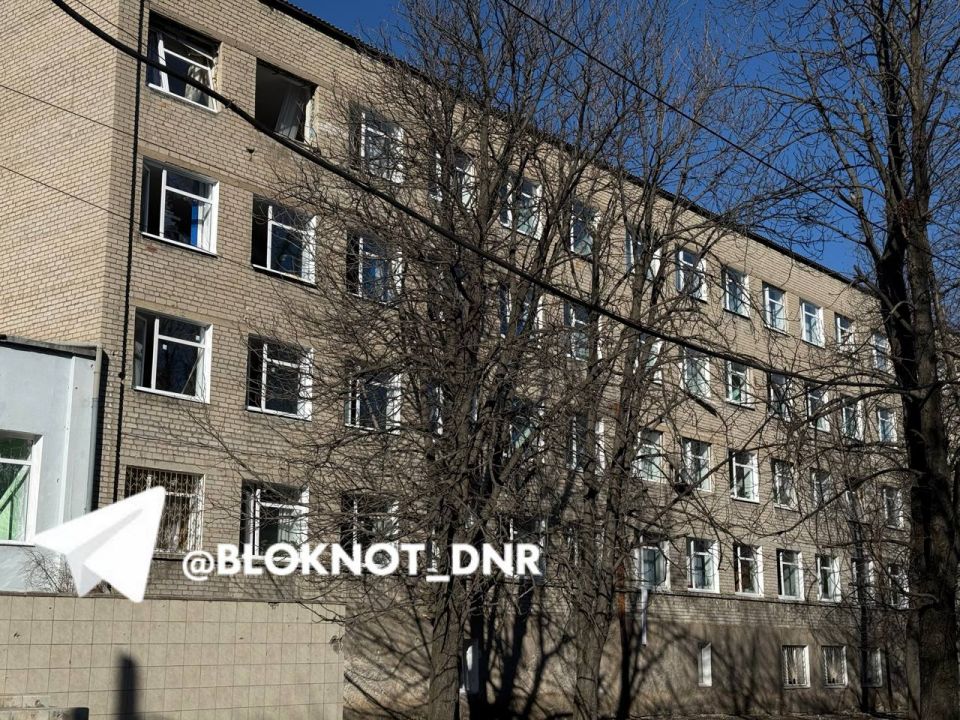 Обстрелом ВСУ поврежден Донецкий колледж ресторанного сервиса и торговли Обстрелом ВСУ поврежден Донецкий колледж ресторанного сервиса и торговли