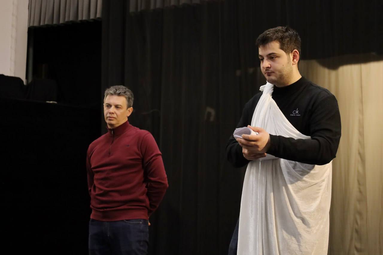 В Мариуполе идет подготовка к премьере спектакля «Мастер и Маргарита» В Мариуполе идет подготовка к премьере спектакля «Мастер и Маргарита»