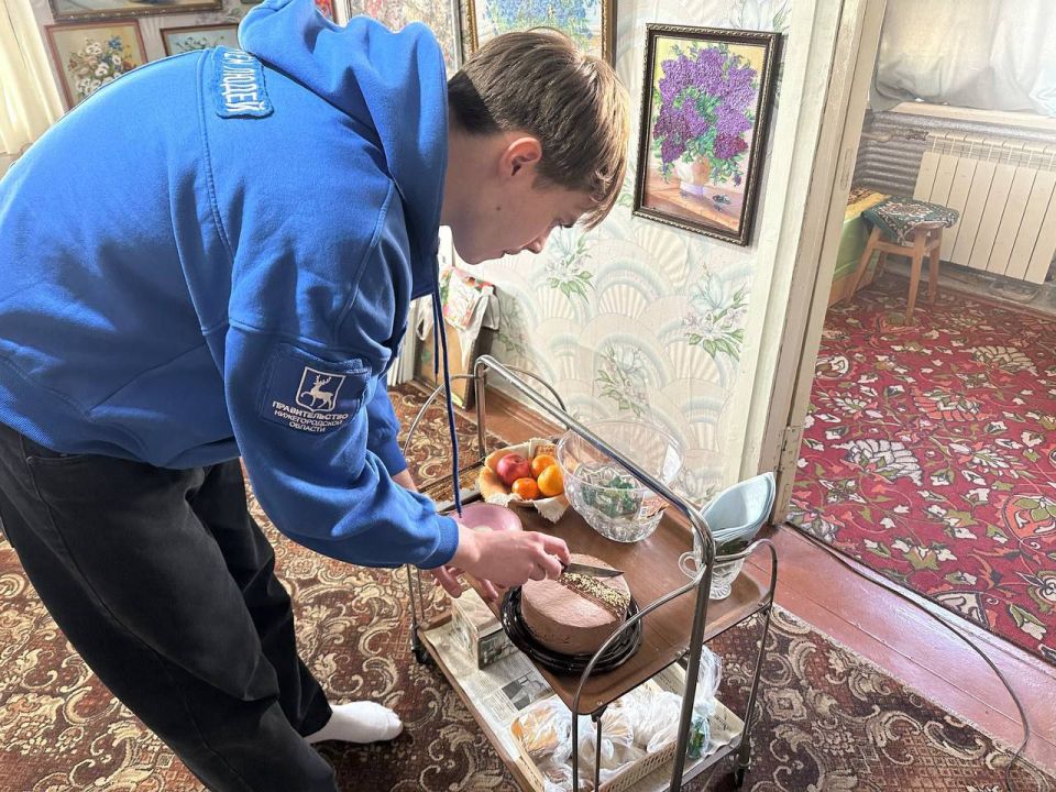 «Вдохновляющая встреча». Активная молодежь города, волонтёры АНО «Центр общественных связей Нижегородский дом народного единства» при поддержке администрации городского округа Иловайск посетили Бударину Ольгу Дмитриевну «Вдохновляющая встреча». Активная молодежь города, волонтёры АНО «Центр общественных связей Нижегородский дом народного единства» при поддержке администрации городского округа Иловайск посетили Бударину Ольгу Дмитриевну