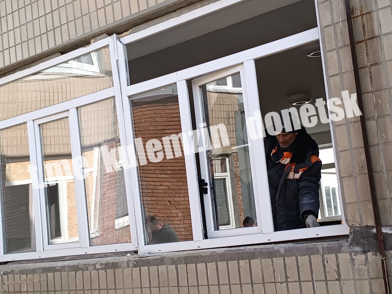 Алексей Кулемзин: Устранение последствий вражеской атаки в Киевском районе Алексей Кулемзин: Устранение последствий вражеской атаки в Киевском районе