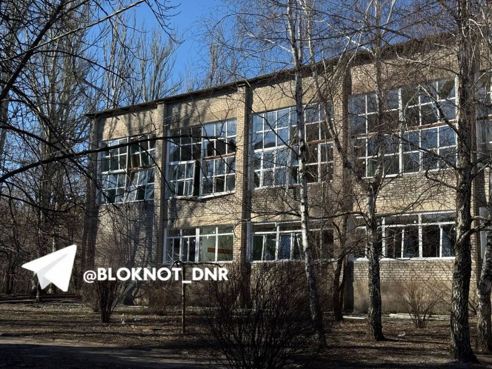 Обстрелом ВСУ поврежден Донецкий колледж ресторанного сервиса и торговли Обстрелом ВСУ поврежден Донецкий колледж ресторанного сервиса и торговли