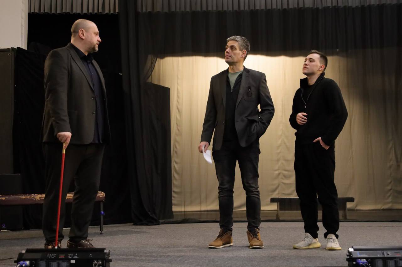 В Мариуполе идет подготовка к премьере спектакля «Мастер и Маргарита» В Мариуполе идет подготовка к премьере спектакля «Мастер и Маргарита»