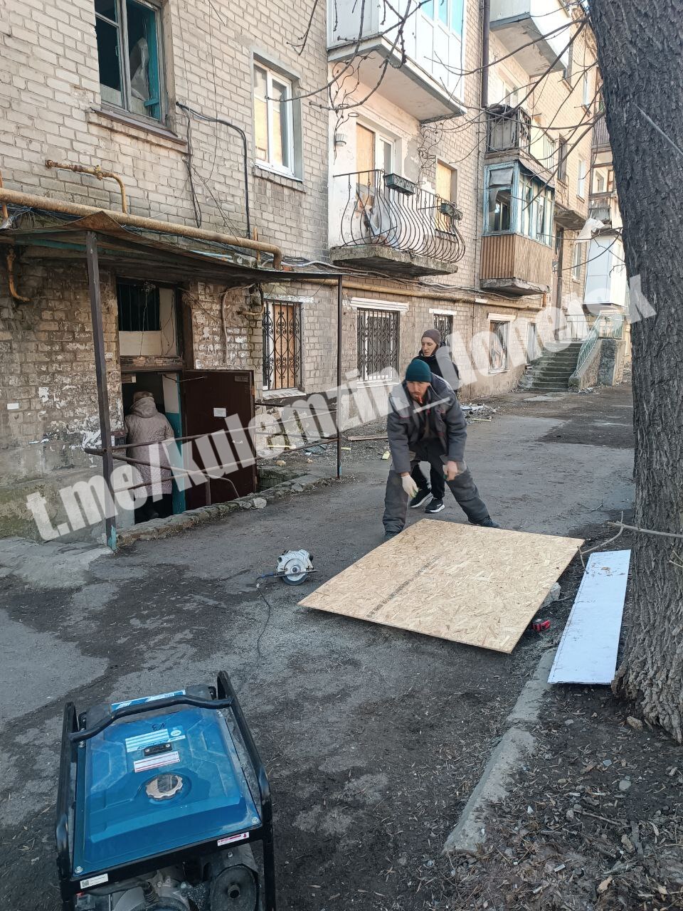 Алексей Кулемзин: Специалисты аварийной службы шеф-региона г. Москва совместно с работниками Единого регионального фонда по управлению МКД продолжают закрытие теплового контура в жилых домах и образовательных учреждениях... Алексей Кулемзин: Специалисты аварийной службы шеф-региона г. Москва совместно с работниками Единого регионального фонда по управлению МКД продолжают закрытие теплового контура в жилых домах и образовательных учреждениях...