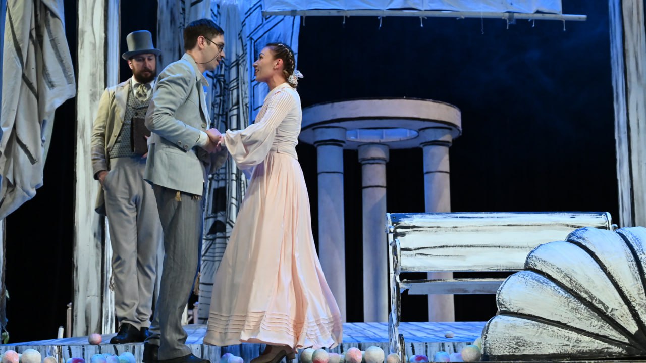 Секреты «Наливных яблок». Александр Николаевич Островский – непревзойденный мастер русской драматургии, написавший множество прекрасных произведений Секреты «Наливных яблок». Александр Николаевич Островский – непревзойденный мастер русской драматургии, написавший множество прекрасных произведений