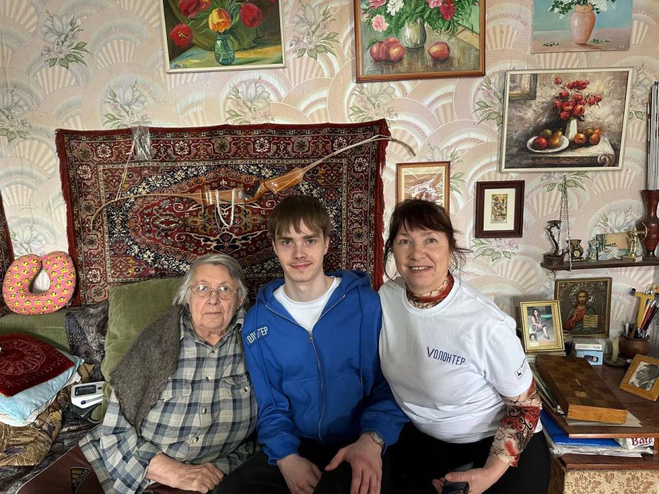 «Вдохновляющая встреча». Активная молодежь города, волонтёры АНО «Центр общественных связей Нижегородский дом народного единства» при поддержке администрации городского округа Иловайск посетили Бударину Ольгу Дмитриевну «Вдохновляющая встреча». Активная молодежь города, волонтёры АНО «Центр общественных связей Нижегородский дом народного единства» при поддержке администрации городского округа Иловайск посетили Бударину Ольгу Дмитриевну