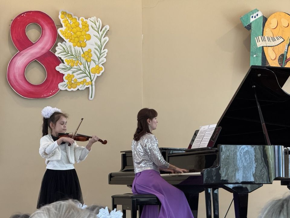 Женский день в школе искусств Женский день в школе искусств