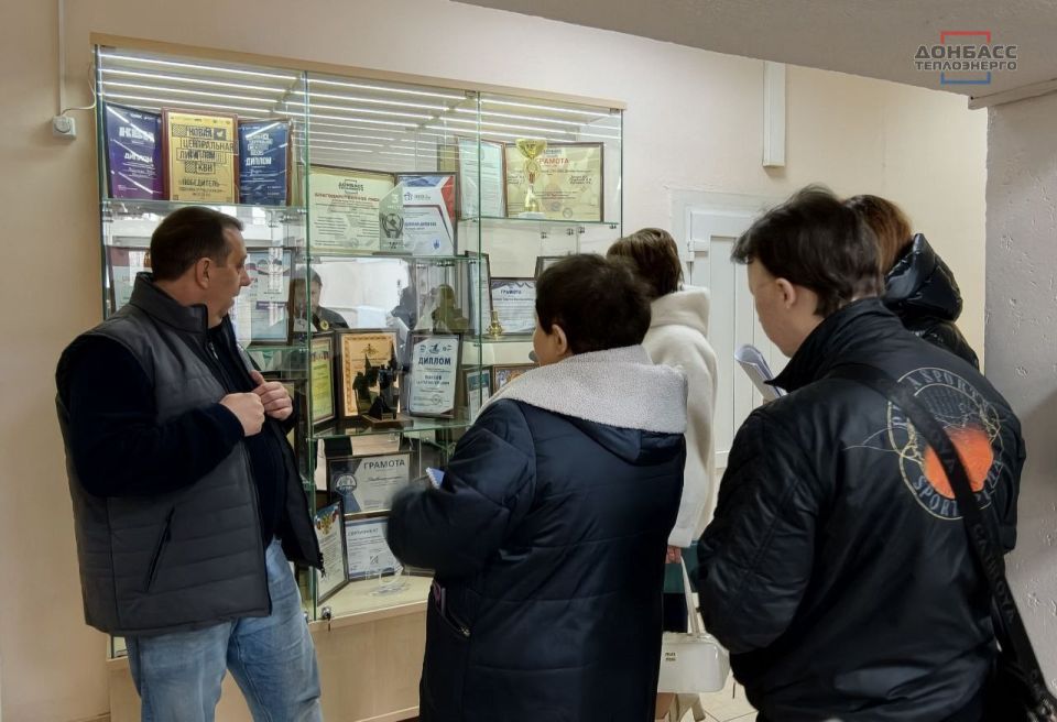 РАБОЧАЯ ВСТРЕЧА С РУКОВОДСТВОМ МИНИСТЕРСТВА ТРУДА И СОЦИАЛЬНОЙ ЗАЩИТЫ ДНР РАБОЧАЯ ВСТРЕЧА С РУКОВОДСТВОМ МИНИСТЕРСТВА ТРУДА И СОЦИАЛЬНОЙ ЗАЩИТЫ ДНР