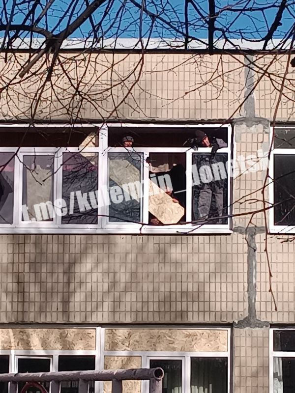Алексей Кулемзин: Устранение последствий вражеской атаки в Киевском районе Алексей Кулемзин: Устранение последствий вражеской атаки в Киевском районе