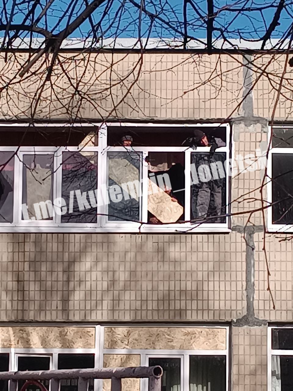 Алексей Кулемзин: Устранение последствий вражеской атаки в Киевском районе Алексей Кулемзин: Устранение последствий вражеской атаки в Киевском районе