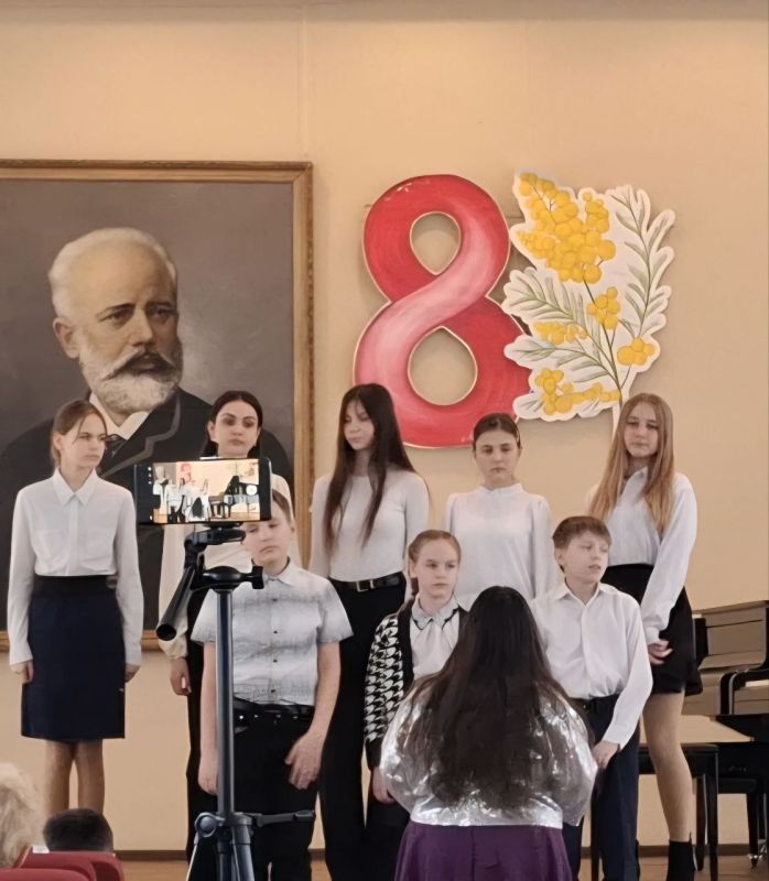 Женский день в школе искусств Женский день в школе искусств