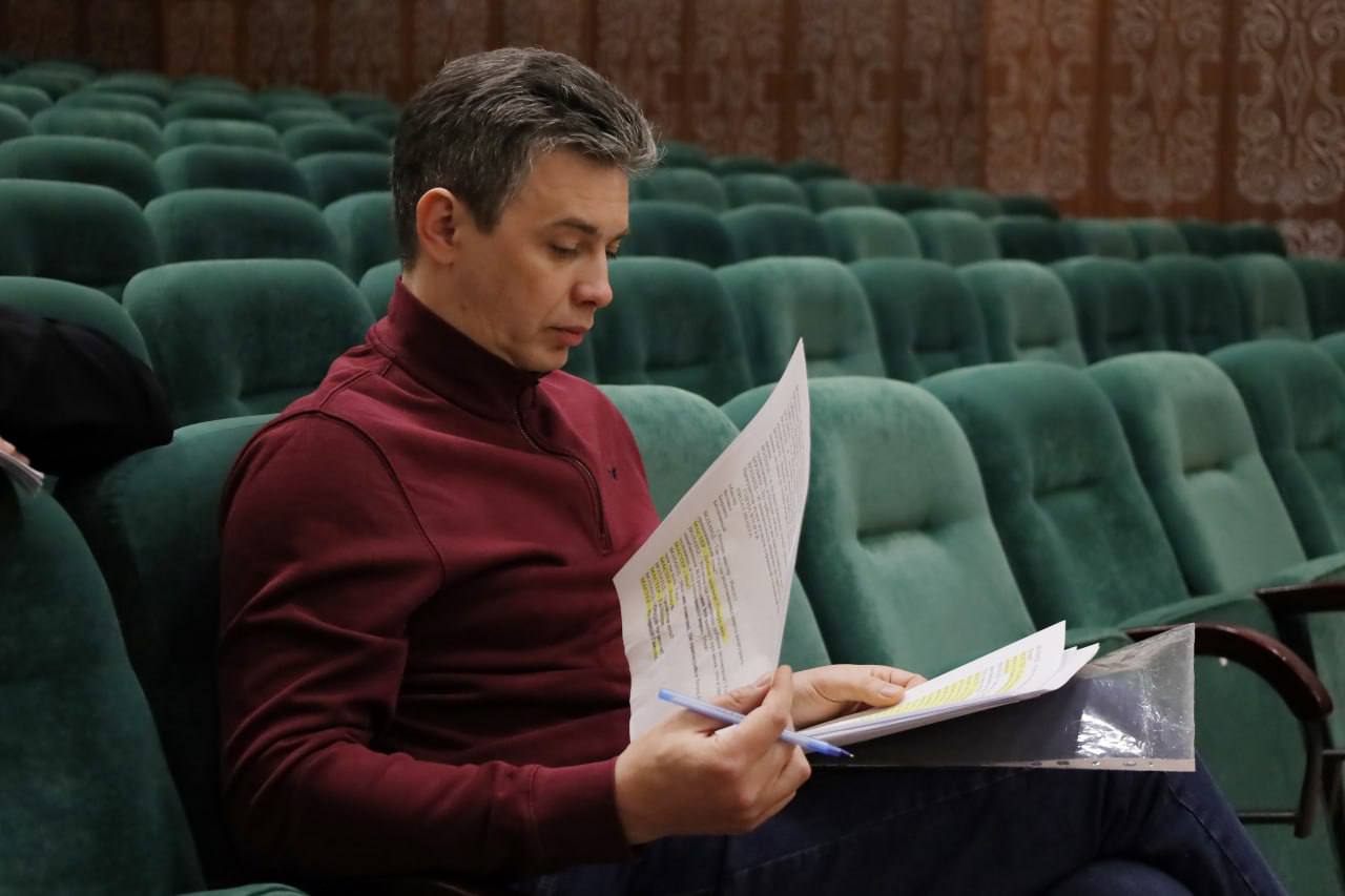 В Мариуполе идет подготовка к премьере спектакля «Мастер и Маргарита» В Мариуполе идет подготовка к премьере спектакля «Мастер и Маргарита»